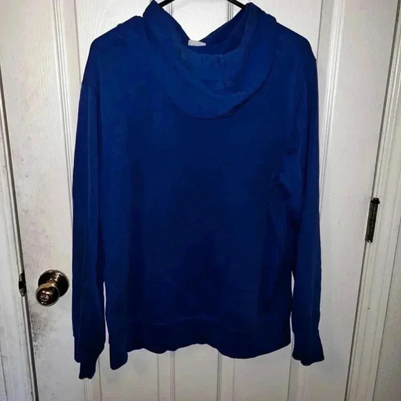 Men’s size medium captain America sweatshirt - Picture 2 of 2